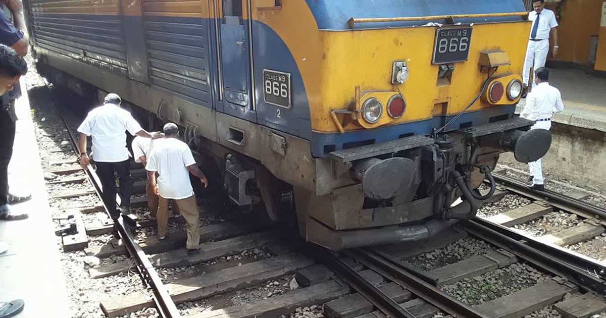 Class M9 866 Derailed at Colombo Fort